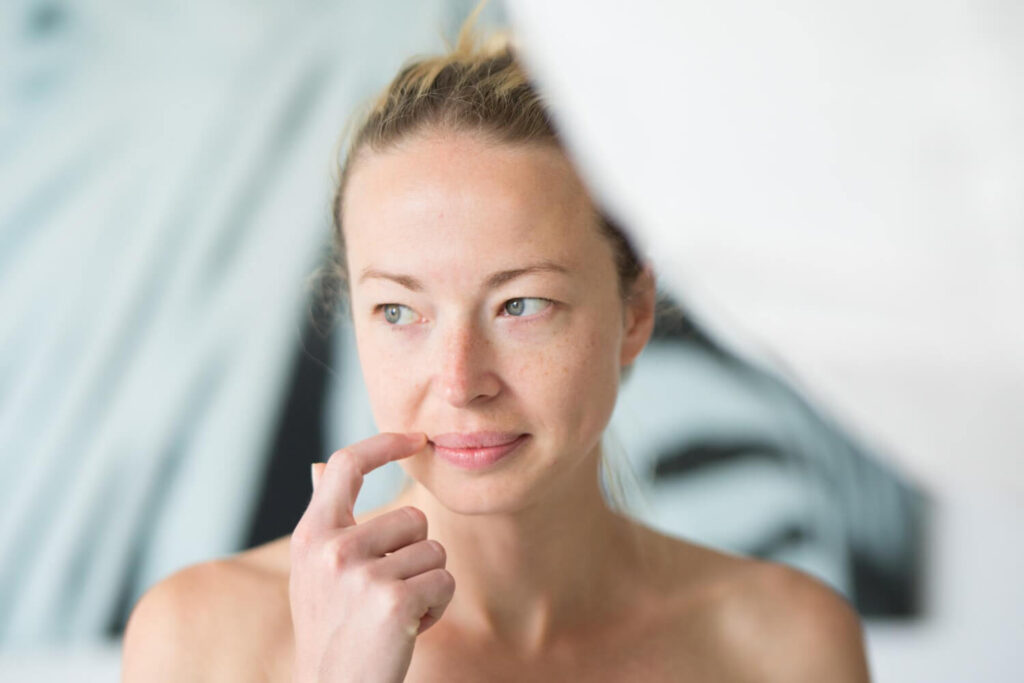 manchas en el bigote mujer