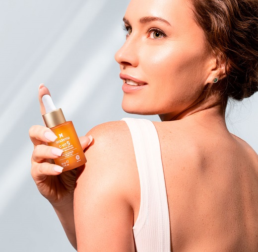 imagen chica con C-VIT 5 Serum